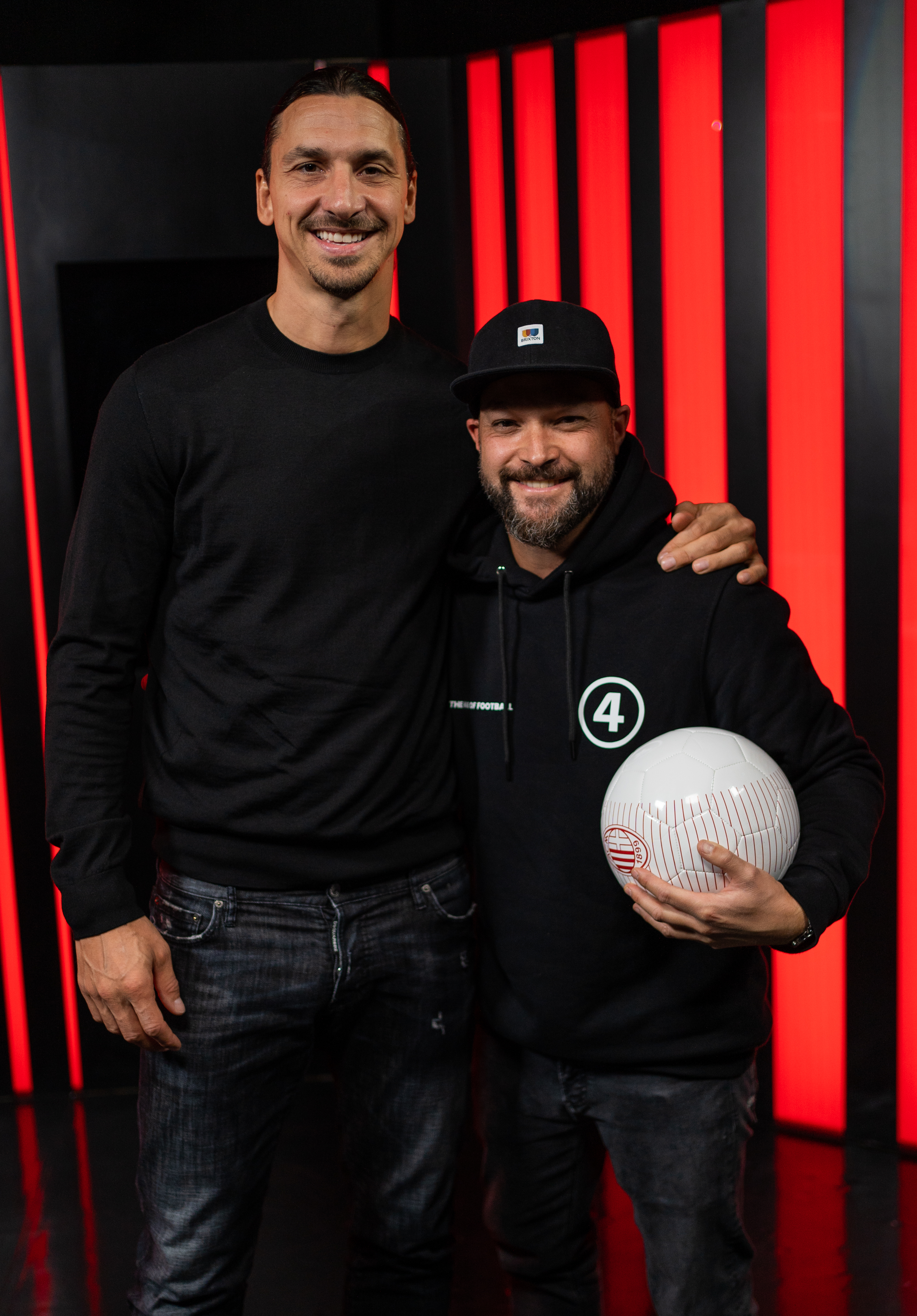 Pascal samen met een bekende voetballer